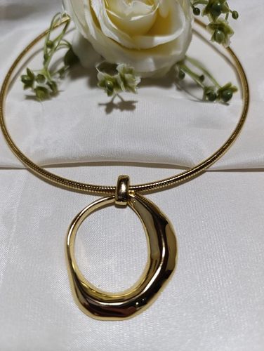 Colar dourado aro pingente