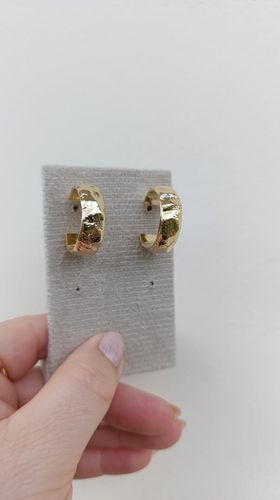 Brinco ouro argola amassada