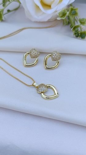 Colar ouro coração cravejado e liso vazado